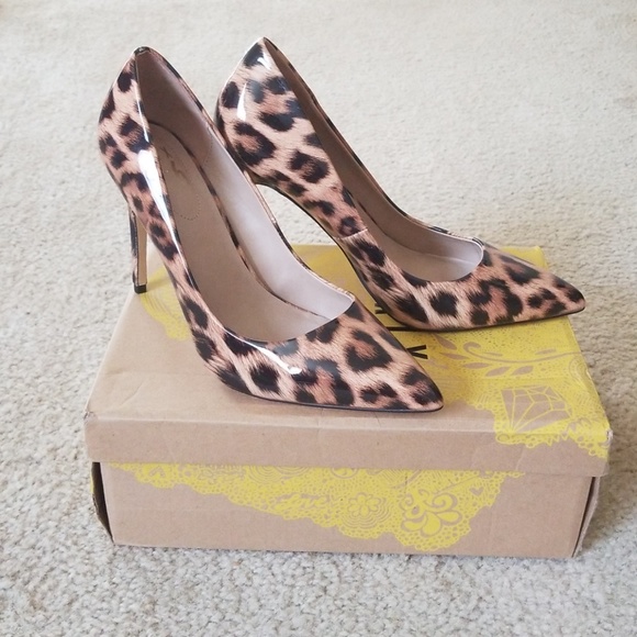 🆕️Leopard Print Heels🔥🔥 - Picture 2 of 5